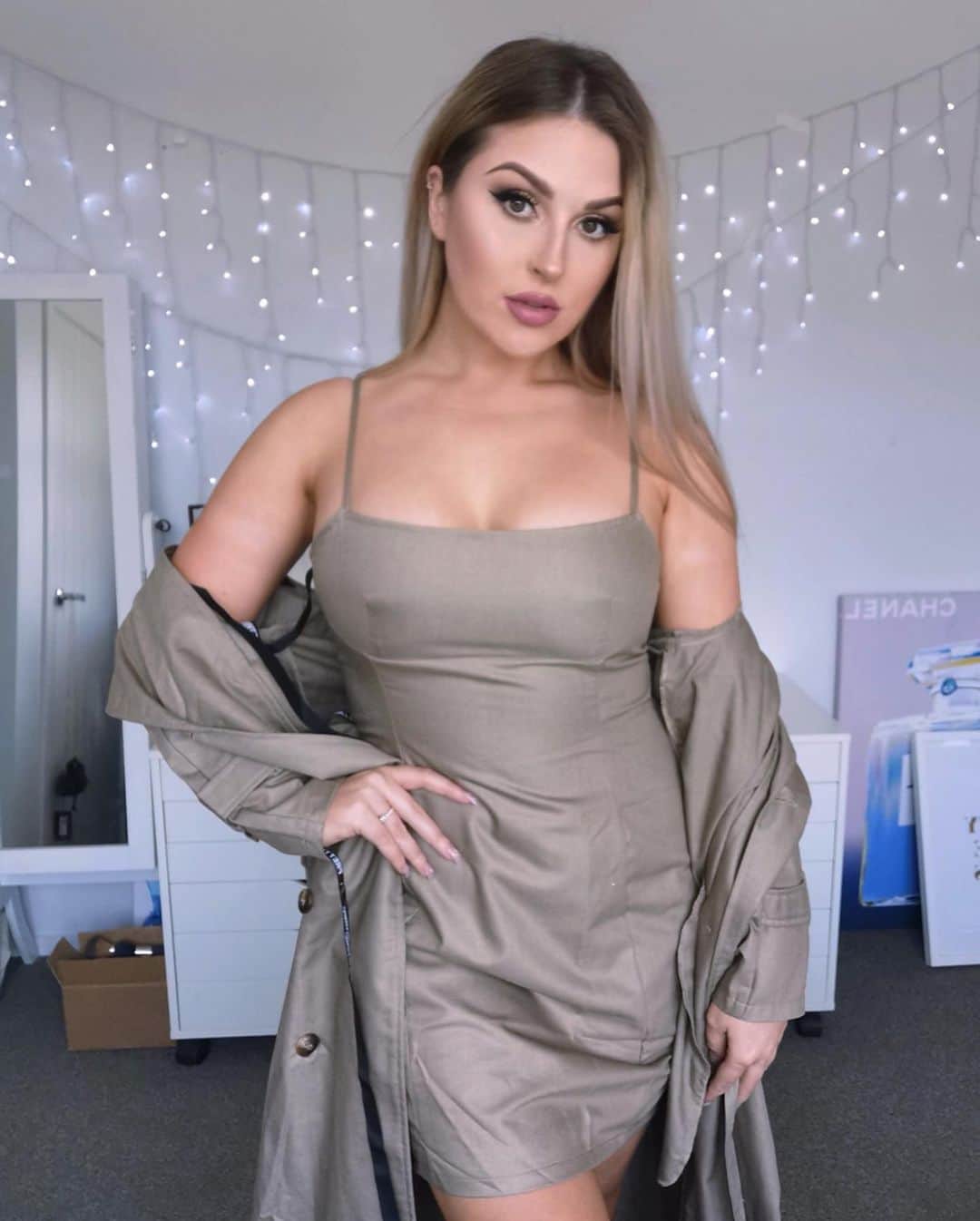 Shannonのインスタグラム：「Heading to a double denim party later... so that top from my last haul will come in handy 😂💜 don’t miss this one, it’s my #littlemix @prettylittlething try on haul and there are some huge wins and some massive fails lol 🤪💕 what’s new 🤡 https://youtu.be/xDAMssZyvZk」