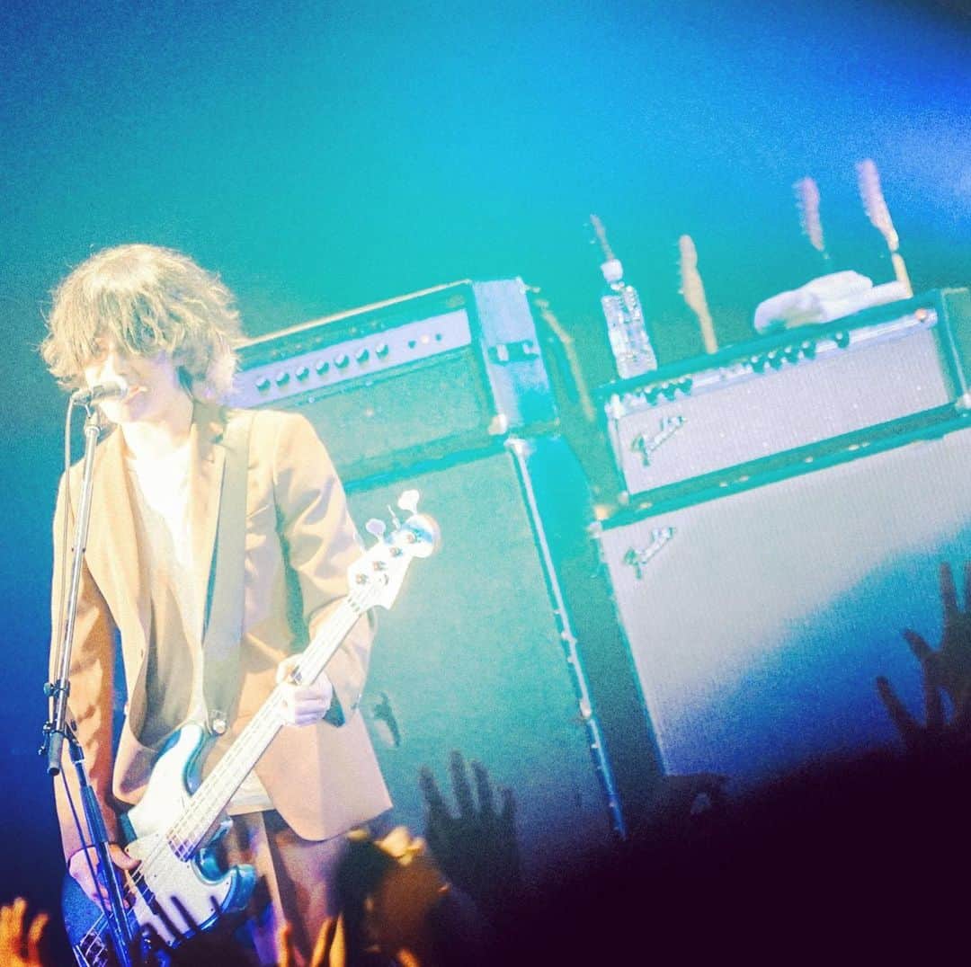 磯部寛之のインスタグラム：「Thank you Fukuoka I love you all. See you soon. Yeeaahh Hiro 福岡ありがとうございました。愛してます。またすぐ会いましょう。イエーーーーーア　ひろ #alexandros #tour #fukuoka #zeppfukuoka #福岡 #ライブ #楽しかった #し #打ち上げ #も #楽しかった #あはは #おやすみ #んみんぜみ」