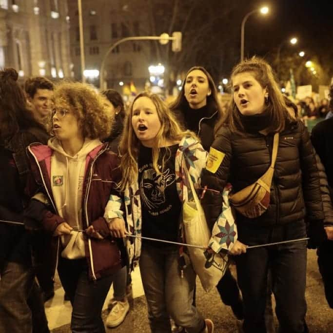 unicefさんのインスタグラム写真 - (unicefInstagram)「Right now, thousands of young people and children are marching for #ClimateAction in Madrid, Spain. As we enter the second week of #COP25 climate conference, we’re calling on world leaders to urgently reduce emissions and pollution for future generations. @unicef_es #FridaysForFuture」12月7日 5時00分 - unicef