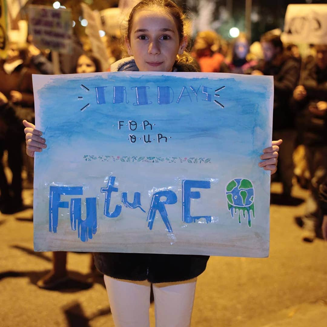 unicefさんのインスタグラム写真 - (unicefInstagram)「Right now, thousands of young people and children are marching for #ClimateAction in Madrid, Spain. As we enter the second week of #COP25 climate conference, we’re calling on world leaders to urgently reduce emissions and pollution for future generations. @unicef_es #FridaysForFuture」12月7日 5時00分 - unicef