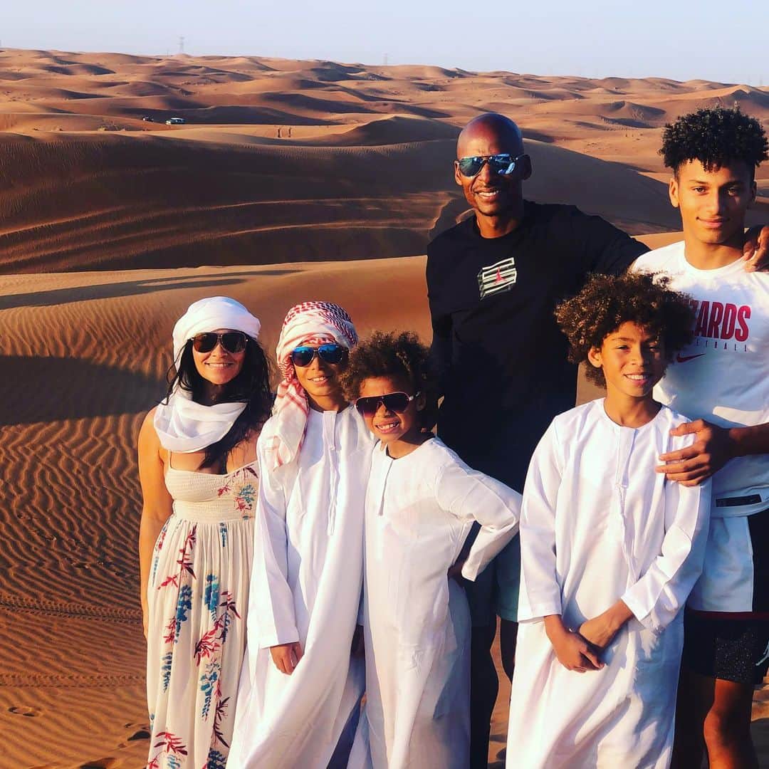 レイ・アレンのインスタグラム：「No amount of money or success can take the place of time spent with your family! If you ever take your family on a Safari ride in the desert, you better make sure you buckle up and bring some nausea medicine! 😳🤢😂#dubaidesert」
