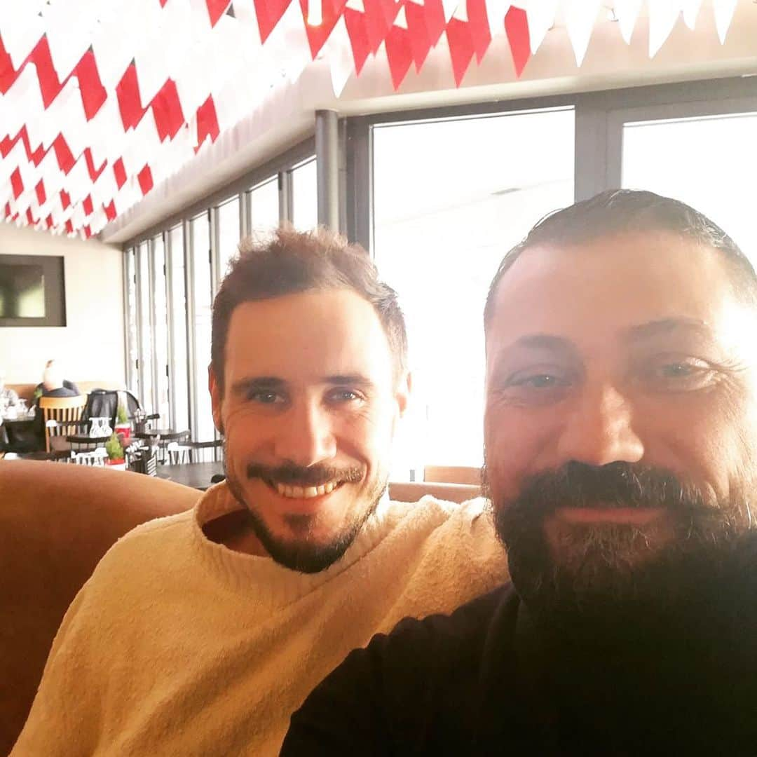 イェンス・グラールさんのインスタグラム写真 - (イェンス・グラールInstagram)「Käffchen mit dem schwäbisch-griechischen Freistoßgott @gregy_1981 aka beckham, war schön dich nach all den Jahren mal wieder zu sehen 😁💪🏻」12月7日 5時05分 - jenson_g13