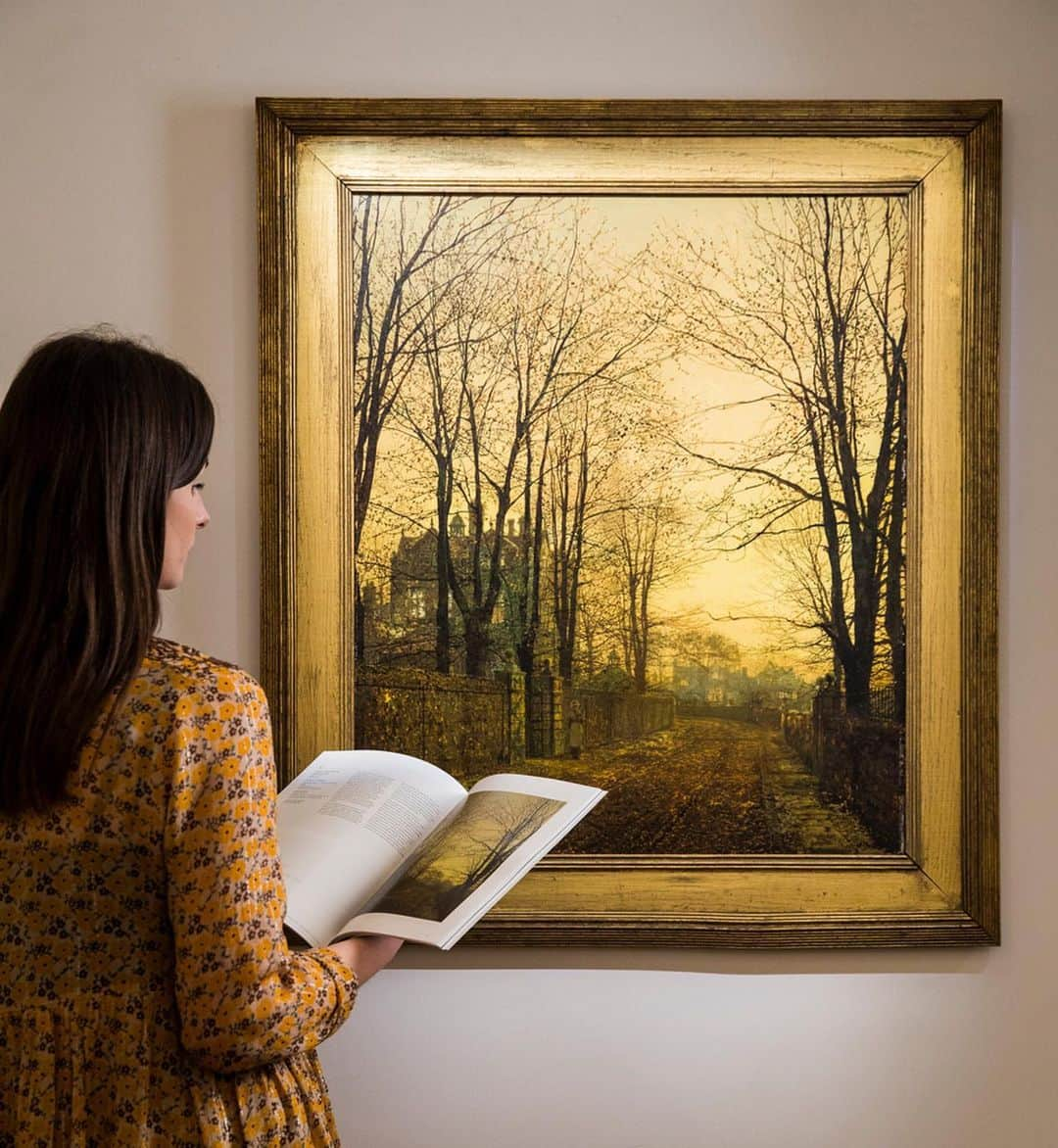 サザビーズさんのインスタグラム写真 - (サザビーズInstagram)「City vs. country? ‘October Afterglow’ and ‘Glasgow’ by John Atkinson Grimshaw contrast the timeless and peaceful solitude of the countryside with the lamplit commercialism of a modernising city. Both are typical of the artist in style and palette. Come in out of the cold this winter to view our Victorian, Pre-Raphaelite & British Impressionist Art sale, on view in our #London galleries ahead of the auction on 10 December.  #SothebysVictorian #JohnAtkinsonGrimshaw」12月7日 5時13分 - sothebys