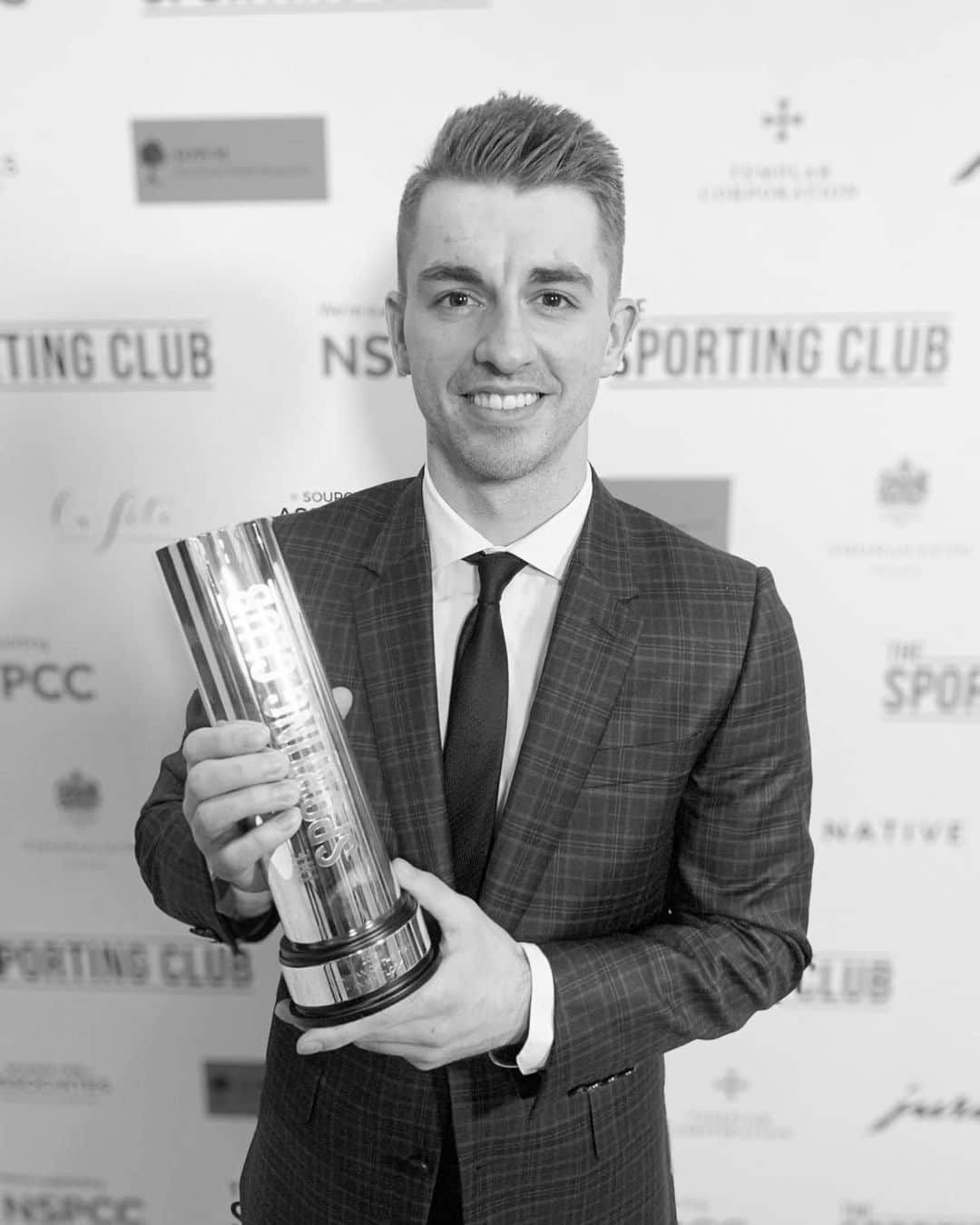 のインスタグラム：「Honoured, Olympian of the year. Thank you so much @the_sporting_club I’m honoured to receive the award and massively appreciate the recognition!!」