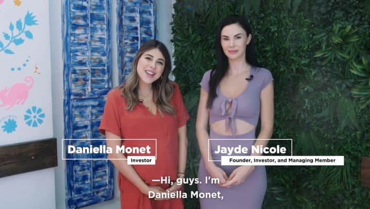 ジェイド・ニコルのインスタグラム：「Thank you @mercyforanimals for this amazing feature on @sugartaco !! Watch @daniellamonet and I talk about our favorite food items, the thought process behind the concept and more! #sugartaco #vegantacos #plantbased #foodie」