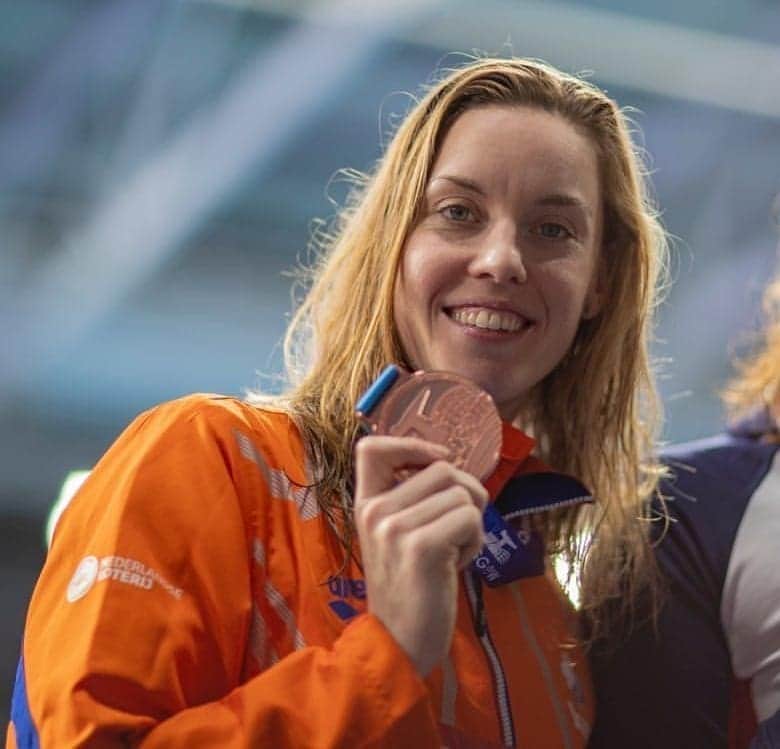 フェムケ・ヘームスケルクのインスタグラム：「C O N S I S T E N C Y 💪 🥉 100m Free 🥇 4x50m Free Relay . . . #Proud #Wilhelmus #TeamNL 📸 : @jokleindl 🙏」
