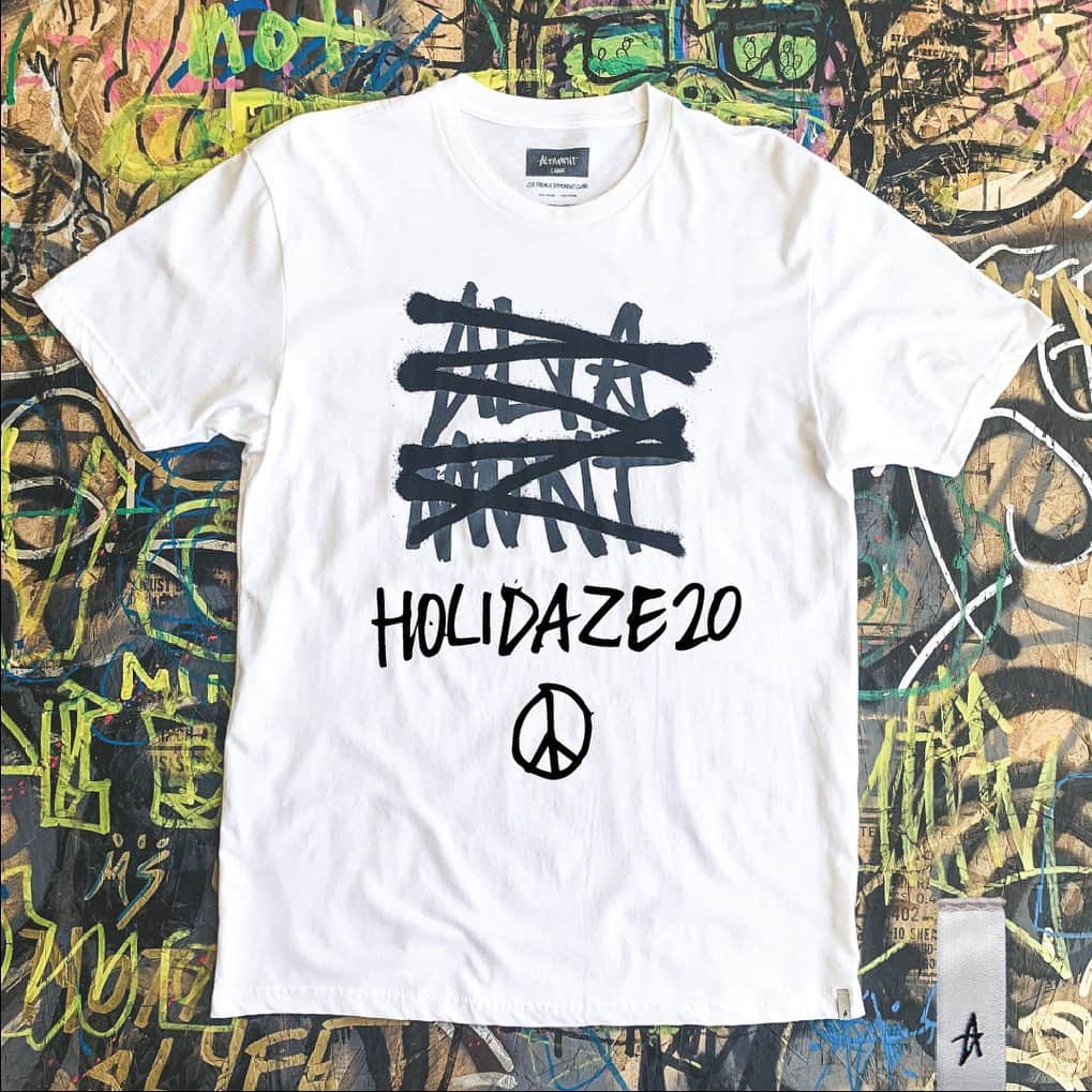 オルタモントのインスタグラム：「Save 20% off site wide through the holidays with code HOLIDAZE20 🌲🌲 #CFADC #cutfromadifferentcloth」
