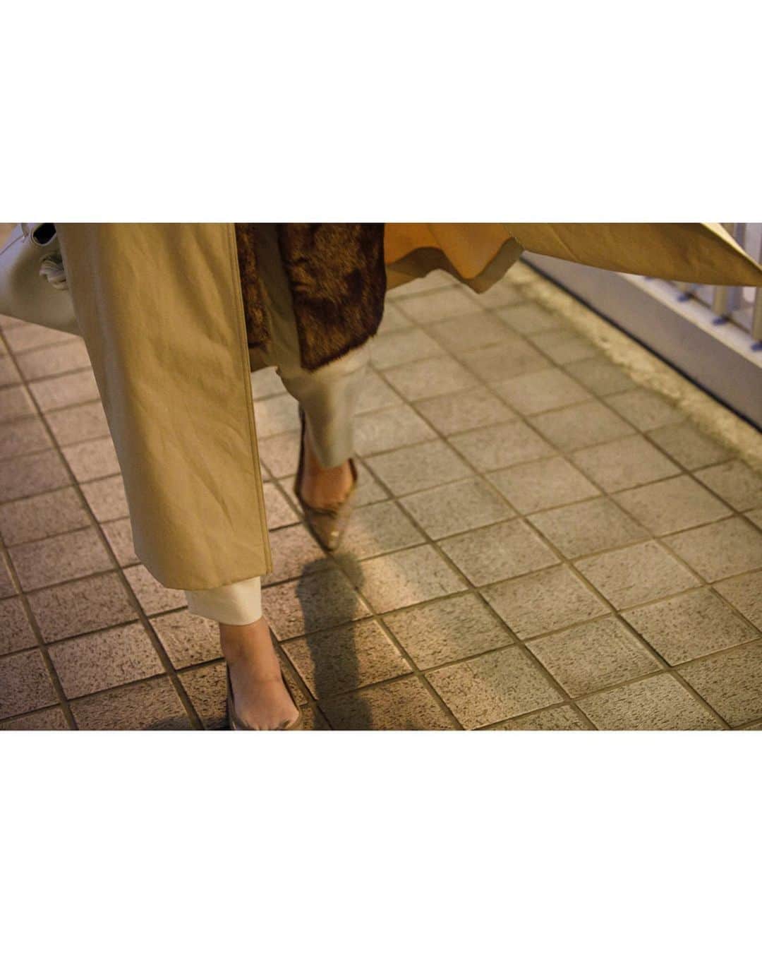 田中幸恵さんのインスタグラム写真 - (田中幸恵Instagram)「___ . トレンチまだ着たいから、ジレと重ね着🧥🐻 . 一枚ジレを挟むだけで、あったか♡ 重ね着ってあんまり得意じゃないけど、これはええわ👏 . とは言え、夜はやっぱり寒かった🍂 . #gallardagalante  #ebure  #zara #repetto  #vasic #ジレ　#トレンチコート」12月7日 6時37分 - yukie__tanaka