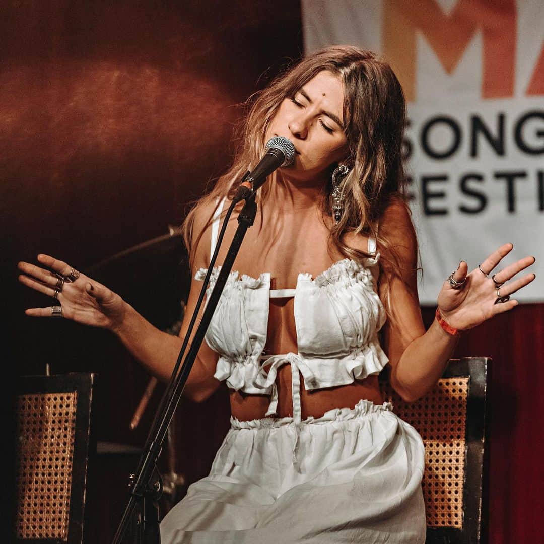 Broadcast Music, Inc.さんのインスタグラム写真 - (Broadcast Music, Inc.Instagram)「If you were at @fleetwoodsonfrontst last night for our #BMIMaui show with @kassiashton @romanalexandermusic @imemmaklein @kevinmgriffin @bobdipiero @timnicholsmusic you know you experienced pure magic 💫✨💙! #BMIEvents」12月7日 6時51分 - bmi