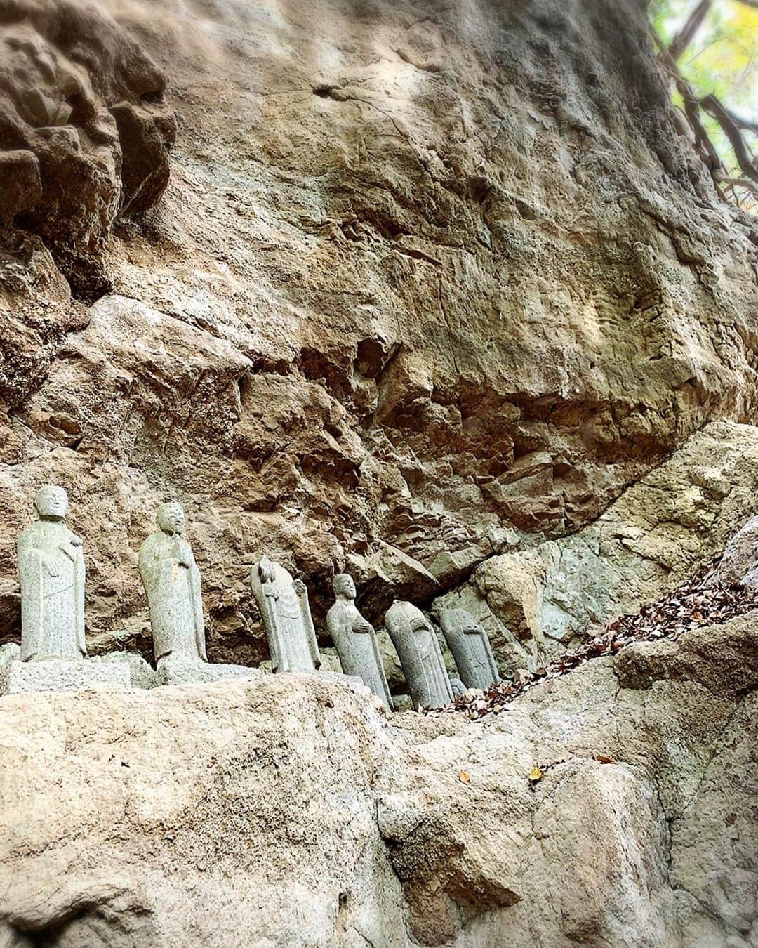 カイヤさんのインスタグラム写真 - (カイヤInstagram)「47 Ronin of Ako(Chushingura) Hiking The statues are deep in the mountains.  赤穂四十七ぎしせうきそう(忠臣蔵 ) ハイキング . . . . . . . . . . #caiya #japan #hiking #history #忠臣蔵 #ako #mountains #warrior #statues #believe #standingup #nature #green  #adventure #lovinglife #journey #beingme #lovejapan #learning #experience #beyond #faith #newbeginnings  #newplaces #loving #gunma」12月7日 17時58分 - caiya.kawasaki