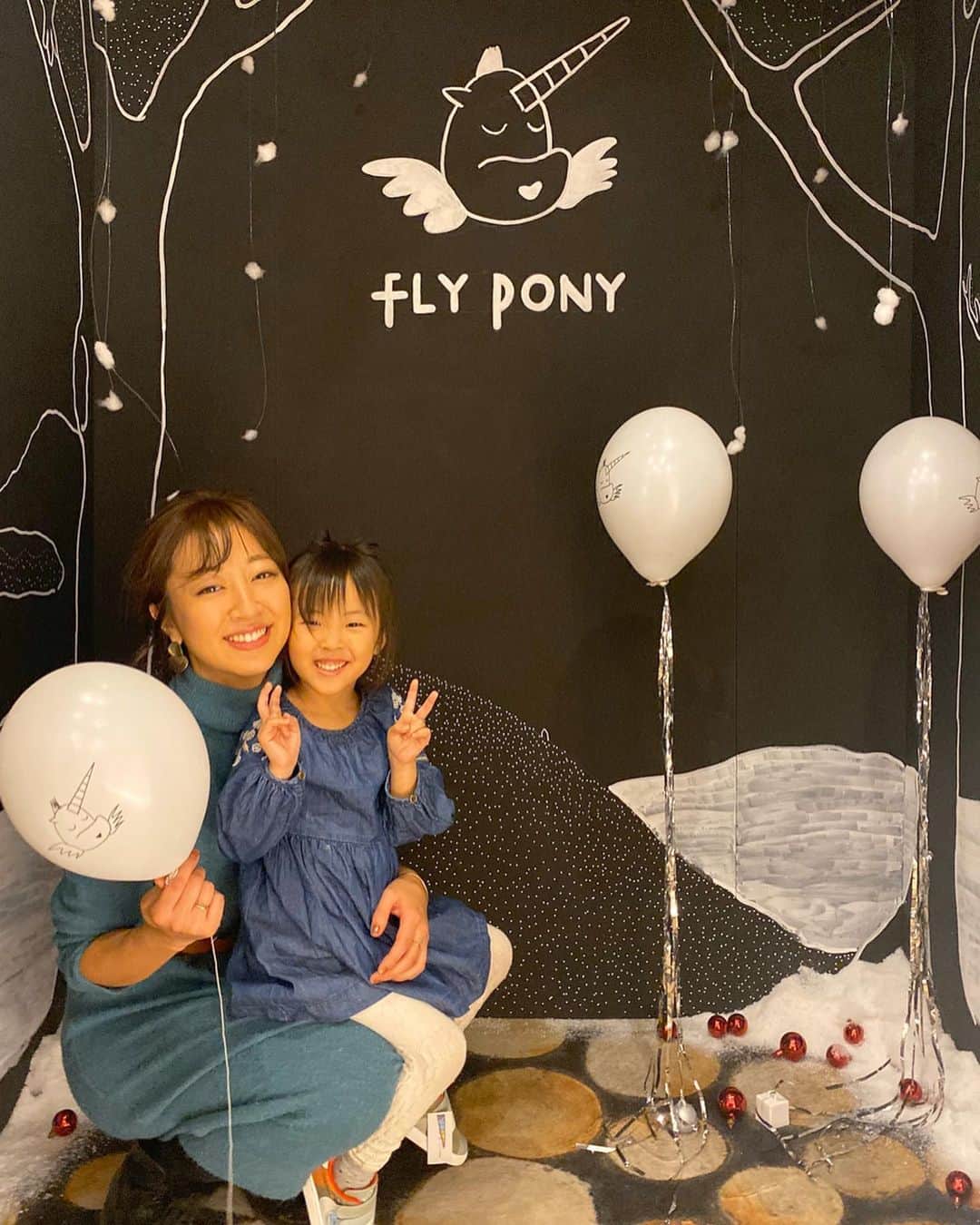 高橋有紀子のインスタグラム：「* フランスにアトリエをもつ子どものシューズブランド　 FLY PONYが表参道に日本初上陸！ 昨日はゆいまるとレセプションへお邪魔しました🦄💜 * * 靴のデザインや色合いが可愛いのは見ての通りなんだけど、 お店の至るところに遊び心が散りばめられていて 大人も子どももわくわくする空間だった🥺🌈 * * FLY  PONY 本日グランドオープンです！ 是非お店に足を運んでFLY PONYの世界観を味わってね🌟 * #flypony #kids #shoes #kidsfashion  #フライポニー #キッズシューズ #レセプション」