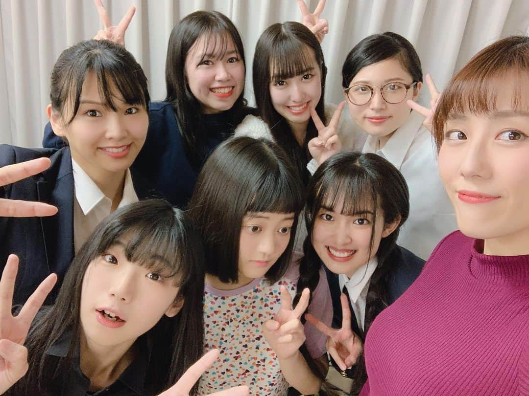 のインスタグラム：「納得いくまで、﻿ 《話す》《やる》のが我が佐藤家。﻿ みんなが常に前のめりで熱心に自主稽古しているのが素敵だなと思う。﻿ 妹たちは本当にしっかりしています。﻿ 若手の女子たちここにもいるよー❤️﻿ ぜひ発掘してほしい❤️﻿ ﻿ ﻿ #佐藤家のぬかどこ #両国エアースタジオ #再演 ﻿ #ホームドラマ #期待の若手女優 ﻿ #gojetgogo #gojetgogozero #ゲスト #agarege ﻿ #東日本橋 #bar #samasama #christmas #song#mariahcarey #舞台 ﻿ #Instagram #instagood #instalike ﻿ #love #photo #fashion #F4F ﻿ #フォロミー  #팔로우 #셀카 #일상 #松田実里﻿ ﻿ ﻿ ❖ ❖ ❖ ❖ ❖ ❖ ❖ ❖ ❖ ❖ ❖ ﻿ 2019年12月13日〜23日﻿ 『佐藤家のぬかどこ』Bチーム﻿ http://www.airstudio.jp/airstudio/top_191213.html﻿ 作・演出 静恵一（サミットクラブ）﻿ プロデュース エアースタジオ 《劇場》﻿ 両国・Air studio　﻿ 東京都墨田区両国2丁目18-7 ハイツ両国駅前 地下１階 《キャスト(五十音順)》﻿ 石倉瑞樹 ﻿ 大内真佑花 ﻿ 菊地姫 ﻿ 倉石かすみ ﻿ 手塚千尋﻿ 広野由麻 ﻿ ほりみずき ﻿ 松田実里 ﻿ チップ青木﻿ 他 《Bチームスケジュール》﻿ 2019年12月﻿ 13日(金)21:00﻿ 15日(日)16:00﻿ 17日(火)18:30﻿ 18日(水)21:00﻿ 21日(土)16:00﻿ 22日(日)19:00﻿ 全6公演﻿ ※開場時刻は、開演の30分前 《チケット》 ﻿ 絶賛発売中‼️﻿ ￥3,900(全席自由/要予約)﻿ https://torioki.confetti-web.com/form/991﻿ 扱いの役者選択で、﻿ 【松田実里】選択してくれたそんな愛おしい貴方にはIN卵黄お菓子をプレゼント🎁﻿ ﻿ チケットを予約する流れは・・・﻿ ①上記URLより、予約フォームで予約する。﻿ ②自動返信メールが届くので、確認する。﻿ ※カンフェティからの自動返信メールです。迷惑フォルダ等に振分られていないかご確認ください。﻿ ※受信設定をされている場合、カンフェティからのメールが受信できるよう設定をお願いします。﻿ ※空感演人からは返信メールは送りませんのでご了承下さい。﻿ ③公演当日、受付にて名前を言い、代金を支払う。 ■両国・エアースタジオ受付﻿ ﻿ ❖ ❖ ❖ ❖ ❖ ❖ ❖ ❖ ❖ ❖ ❖﻿ ﻿ 『Go,jet！Go！Go！ZERO』﻿ 12月﻿ 5日(木)21:00﻿ 12日(木)18:30﻿ の2公演にクリスマスソングゲストで出演させて頂きます！﻿ ﻿ サンタコスなんてしちゃったりして。﻿ 少し早めのクリスマスをお届けしますよ♪♪﻿ bit.ly/2N0Pvfy」
