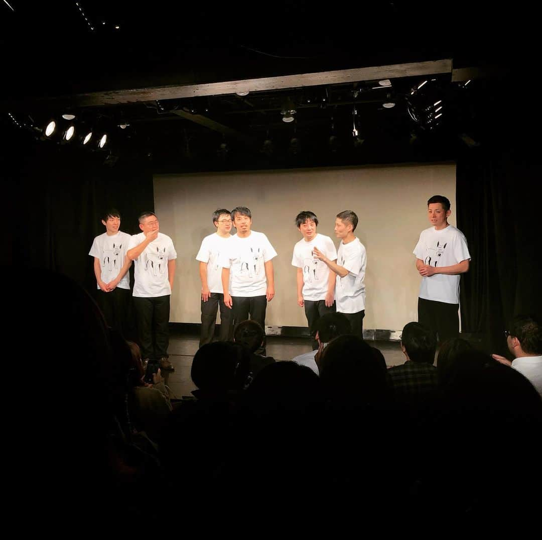 トミタ栞さんのインスタグラム写真 - (トミタ栞Instagram)「#ウラシマンタロウ #夜更かしの会 #コント公演 昨日観てきた！ #下北沢 #しもきた空間リバティ マンちゃんお疲れ様♡  その服、私も狙ってたやつだったんだよ。凄いあったかいんだって？行きつけの古着屋さん一緒だと取り合いになるからライバルだと思っていますからね。でもすごく似合ってるから私じゃなくてマンちゃんで正解だっただろうなー。いーなー。いい青だなー。」12月7日 17時06分 - tomita_shiori