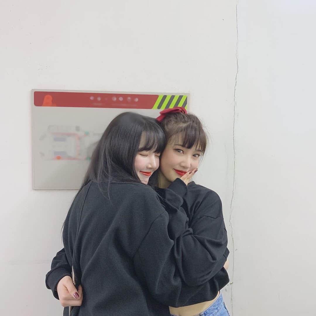 ジョイ（ファンアカウント）のインスタグラム：「Joy with Gfriend Yerin💜 #REDVELVET#JOY#레드벨벳#조이 © owner」