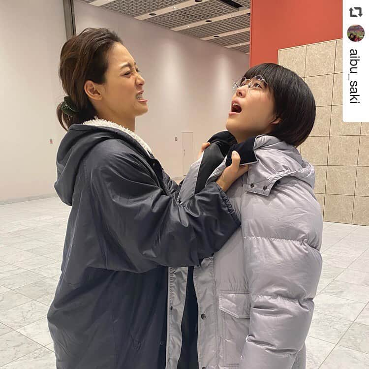 日本テレビ「同期のサクラ」さんのインスタグラム写真 - (日本テレビ「同期のサクラ」Instagram)「🌸#同期のサクラ 第9話は来週水曜放送🌸 笑いながらこんな写真を撮るほど、元気に撮影中📸 #相武紗季 さん #高畑充希 さん ・ #repost @aibu_saki 不仲な噂を表現。 私たちバチバチなんだぜ。現場では超険悪なんだから！！ 勝手な想像で記事を書いたら傷つきます。今回はなんだか面白かったけど。充希ちゃん、本当に素敵。いつもありがとう！  #同期のサクラ #見てね#とってもお久しぶりのインスタ#充希ちゃんと一緒に写真撮れてhappy」12月7日 17時13分 - douki_sakura