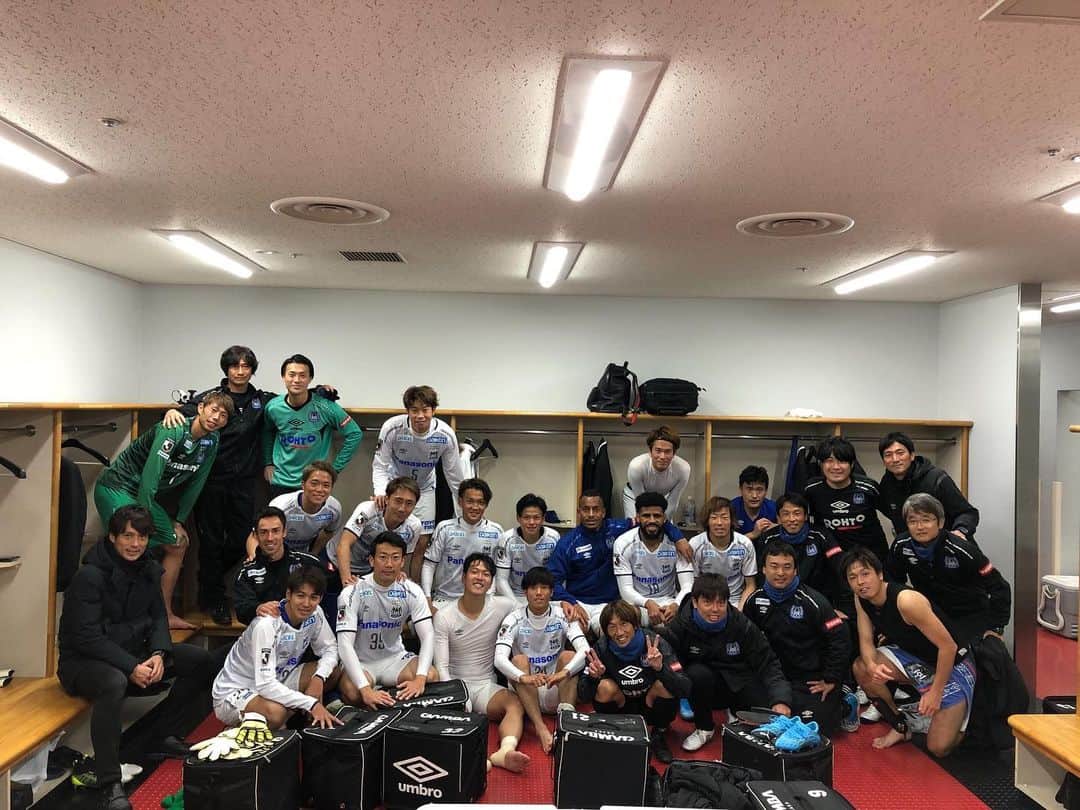 倉田秋のインスタグラム：「一年間応援ありがとうございました😊今年も色々ありましたがサポートありがとうございました！ 来年も引き続き応援よろしくお願いします🤲 #ガンバ大阪 #感謝 #3連勝」