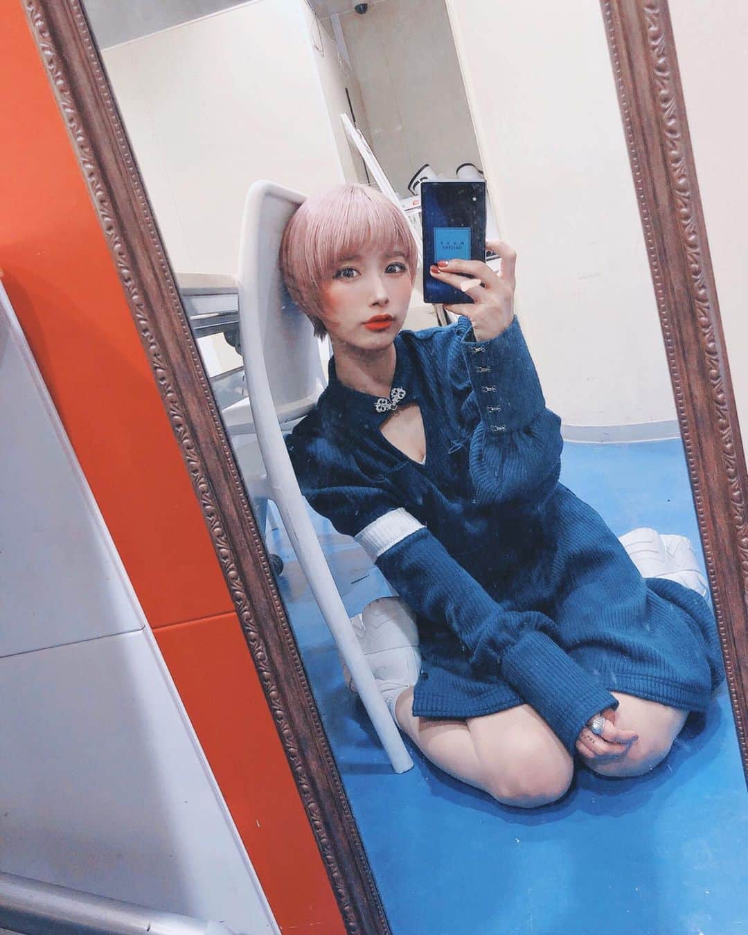 病夢やみいのインスタグラム：「タワレコ渋谷ありがとうございました。 - @si_oux さんがディレクションしていたMINDAIDの戦士のワンピース。昨日はお揃いで着て来てくれたこも居てテンション上がった。かわいかった💭テトも居た💭 このワンピースが好きなひとは @upABORN (VIVEVAGINA) もチェックしておいたら良い出会いがあるかもっ。」