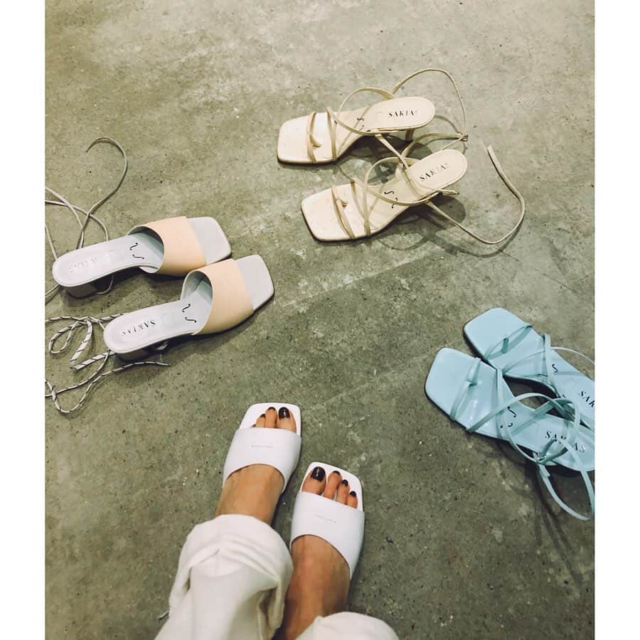 森下紀子さんのインスタグラム写真 - (森下紀子Instagram)「. 美しい靴と いつもお美しいサキさん @sakitakimi  美しいものに囲まれて 幸せなひと時♡  足が痛くならない その人に合ったサイズを 細かくチェックして、  靴と履く人に 真摯に向き合うサキさんには、 いつも感動してしまいます。  ファッション業界でも 「サスティナブル」 が意識されていますが、  良い物を長く使う。  いつまでも 大切に履きたくなる靴を買うことも、  サスティナブル活動に繋がると思っています。 . #SAKIAS #疲れないヒール #美しい靴」12月7日 17時22分 - noriko_morishita_