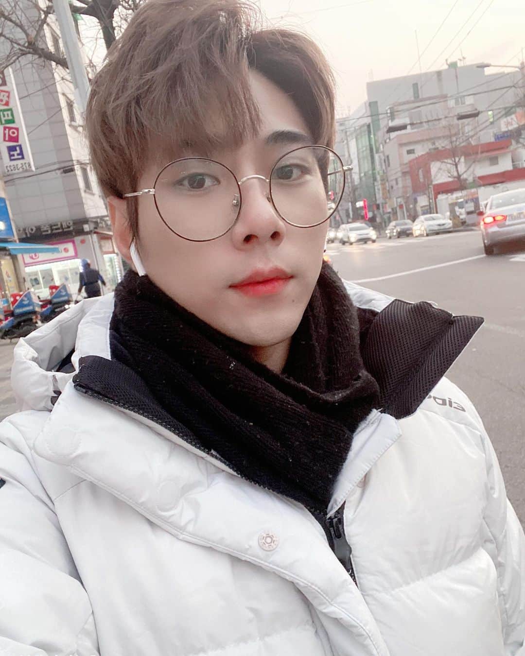 ジョンウク のインスタグラム：「감기 때문에 죽겠다!!!! . . . . . . . 아프리카tv 유튜브 가수정욱 검색해주세요.. ㅎㅎ . . . . . . #서울#인천#홍대#도쿄#연남동#연트럴파크#인하대#데일리#가수정욱#정욱#그사람그대라서#뚫고싶어라#Heyyou#스트리밍#축가#축가문의#DM #촬영#태양#소원#힐링#아프리카티비#운동#아프리카TV#월광#신곡」