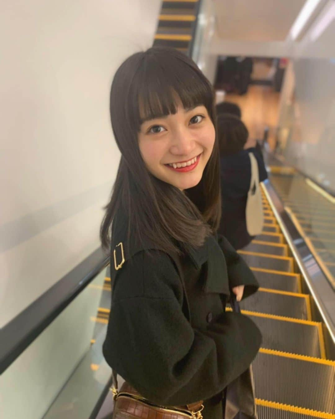 福田愛依さんのインスタグラム写真 - (福田愛依Instagram)「地元の友達が東京来たけん 新しくできた渋谷スクランブルスクエア行ってきた☺︎❤︎ コート着るとぐっと冬感じる☃️ 黒のロングコートお気に入り☺️」12月7日 17時36分 - meii_cheer