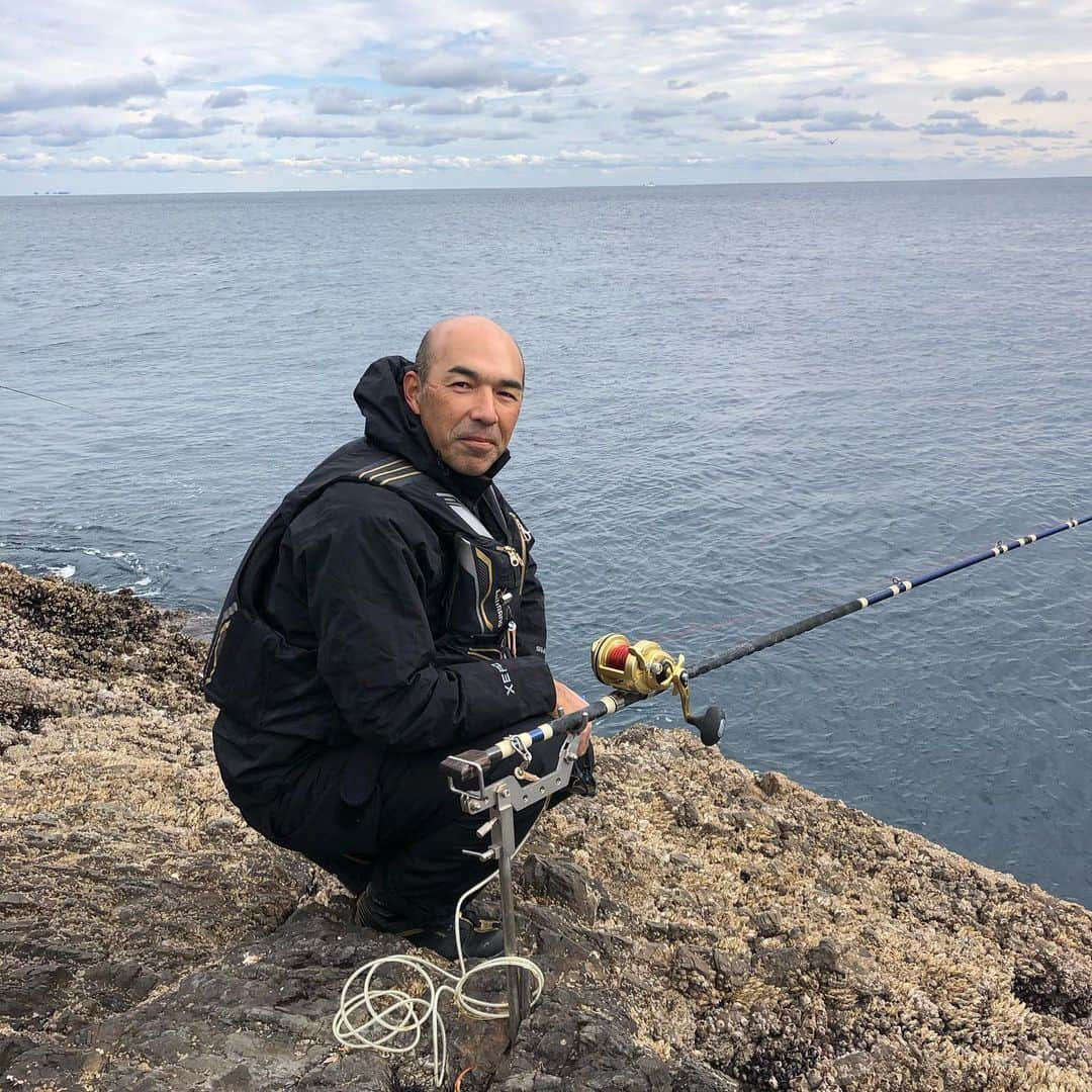 和田 一浩さんのインスタグラム写真 - (和田 一浩Instagram)「5カ月ぶりに釣りに行ってきました。三重県の錦、坂口渡船。 当たりが一度、根に潜られバラシ。ワンチャンスを物に出来ず。次回頑張ります。 #磯釣り　#三重県錦　#坂口渡船　#和田一浩」12月7日 8時54分 - wadakazuhiro