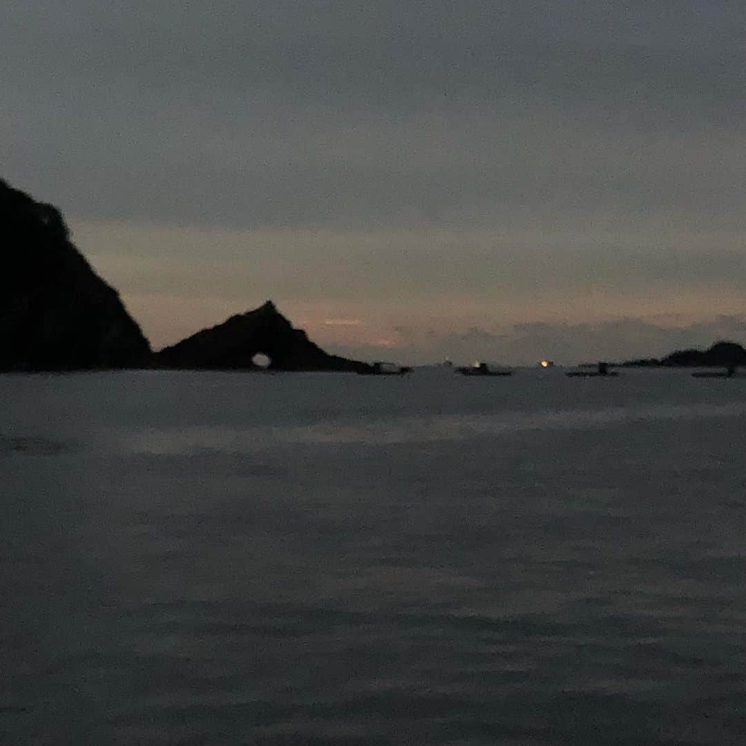 和田 一浩のインスタグラム：「5カ月ぶりに釣りに行ってきました。三重県の錦、坂口渡船。 当たりが一度、根に潜られバラシ。ワンチャンスを物に出来ず。次回頑張ります。 #磯釣り　#三重県錦　#坂口渡船　#和田一浩」