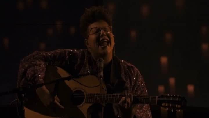 アラバマ・シェイクスのインスタグラム：「Brittany Howard (@blackfootwhitefoot) performs “Short And Sweet” on @trevornoah」