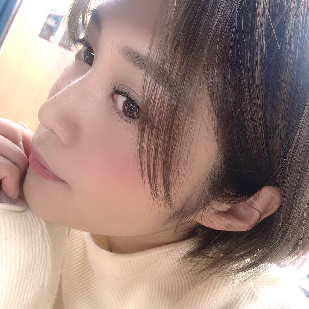 のインスタグラム：「今月はイベント事が多いので、久しぶりにまつ毛エクステをつけにいきました✨ いつもお世話になってる @aries_ebisu さん(● ˃̶͈̀ロ˂̶͈́)੭ꠥ⁾⁾💕 今回もゆいさんに担当してもらいました！いつも丁寧に素早く綺麗につけて下さるのでとても嬉しいです✨ ありがとうございます♩ またよろしくお願いします🥺💕」
