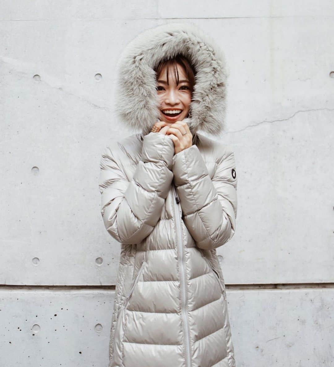 喜田彩子さんのインスタグラム写真 - (喜田彩子Instagram)「﻿ ﻿ ダウンジャケット探してたら @snowmannewyorktokyo のダウン！﻿ 今年ついに🤤💕﻿ ﻿ ﻿ ダウンは暖かくて、寒い時は絶対！だけど、肩こりして少しストレスな部分もありません？私はそれがあったのですが、﻿ スノーマンニューヨークのダウンはとにかく軽くてふわふわで包み込まれているようで、着心地が良さにビックリして忘れられず、冬になる前に❤️❤️﻿ ﻿ これで寒がりの私も大丈夫っ☃️❄️﻿ ﻿ ﻿ ﻿ #snowmannewyork #snowmannewyorktokyo #snowmannewyork.jp #down #downjacket #coat #outer #fashion #outfit #coordinate #mamacode #mom #スノーマンニューヨーク #ダウン #ダウンジャケット #アウター  #엄마 #패션 #156センチコーデ #sサイズコーデ #シンプルコーデ #ファッション #コーディネート #コーデ #ママ #ママコーデ #ワンピースコーデ #ワンピース」12月7日 9時58分 - ayacokida