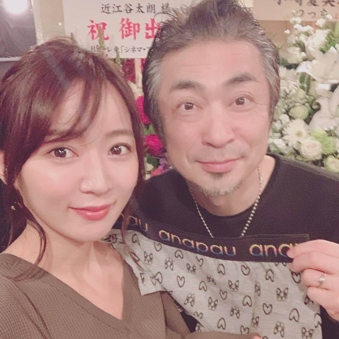 近江谷太朗さんのインスタグラム写真 - (近江谷太朗Instagram)「熱海殺人事件で最高な水野を演じてくれた階戸瑠李ちゃんが#JACROW「フィクション」を観に来てくれました😊 和馬とも共演していたらしい。 一緒にパチリ📷 そしてそして、お誕生日プレゼントにまさかのさくら顔のおパンツ😍 さくらも凝視（笑） 千秋楽はこのパンツ履いて頑張ろうと思います😁  今日明日で終わっちゃう😭 毎日当日券出てます。 今日の夜は特にお薦めです。 下北沢駅目の前の下北沢駅前劇場。 TAROビル3Fです（笑） 今日は14時と19時半、明日は14時です。 とても好評です。お時間あれば是非観にいらしてくださいませ！」12月7日 10時30分 - tarooumiya