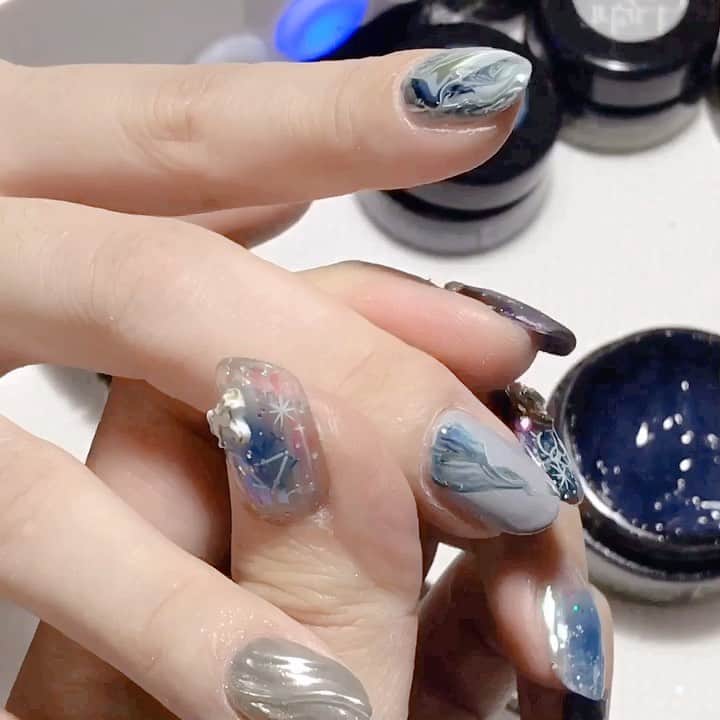 のインスタグラム：「凸凹ネイル💅 詳しくはYouTubeを見てね👀（プロフにリンクあります） #nail #nails #nailart #ネイル #美甲 #ネイルアート  #clou #nagel #ongle #ongles #unghia #japanesenailart #manucure #네일 #젤네일 #네일아트 #네일리스트 #ネイル動画 #youtube #youtuber」