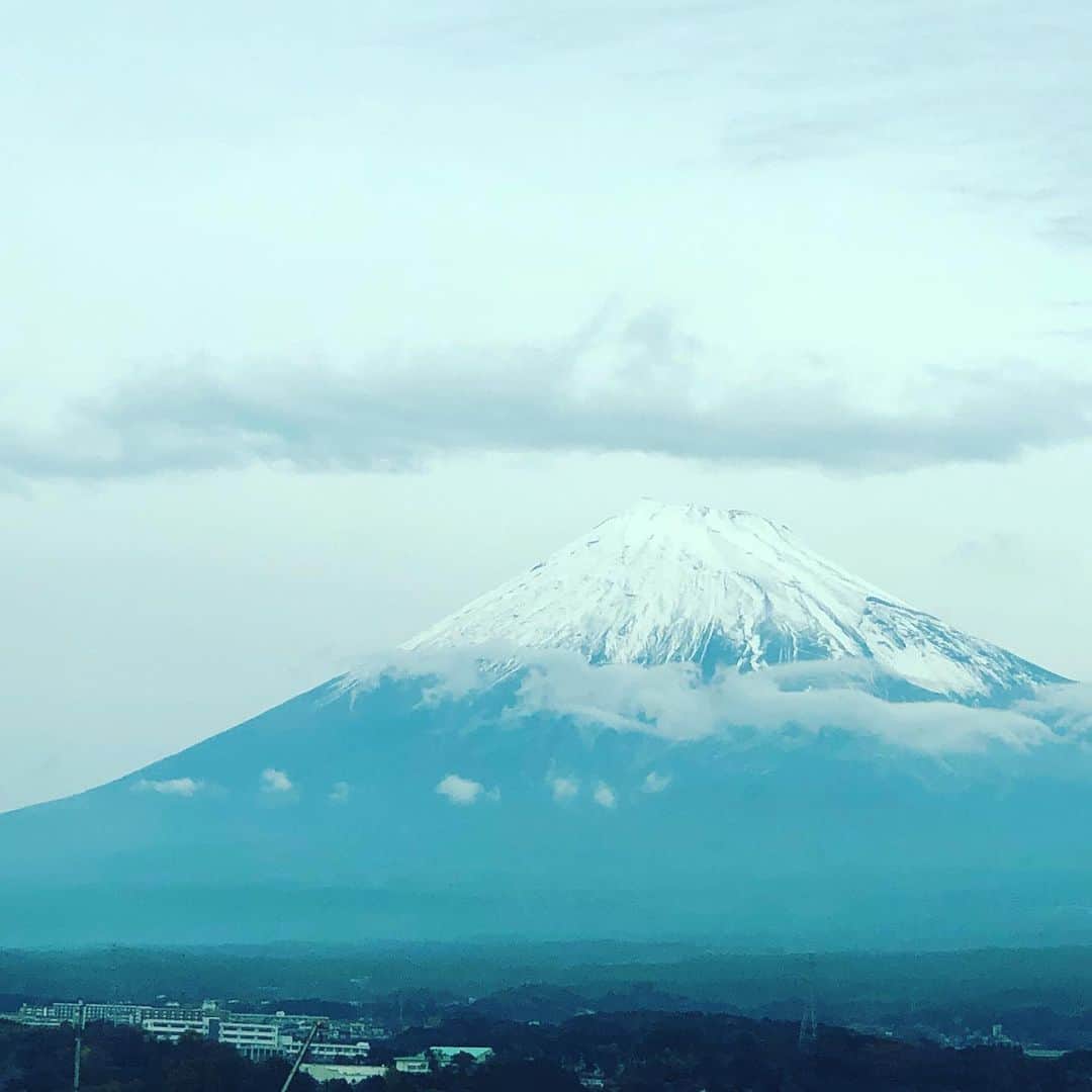 のインスタグラム：「キレイに見えると、やっぱりテンション上がります。  #mountfuji #富士山　#内田恭子　#kyokouchida」