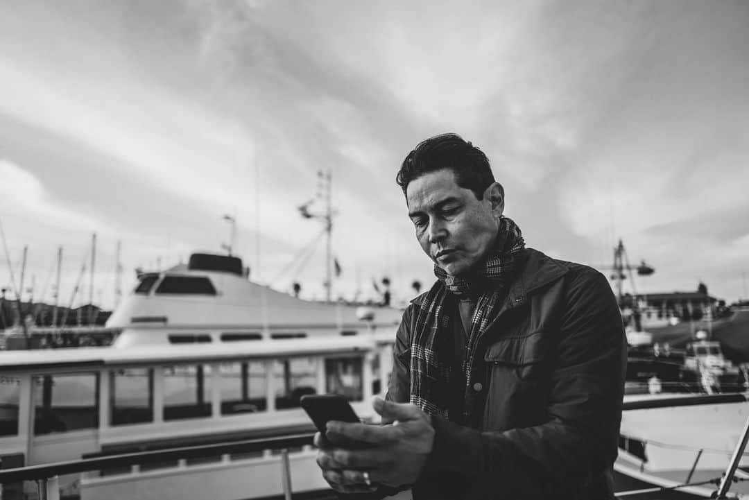 ユージン・バードのインスタグラム：「Introducing @anthony.ruivivar as Roman. It’s always a great time to play with this brother/friend. Known him since Third Watch and we just keep expanding our work time together. @immanencethefilm #immanencethefilm #byrdtography #leica #blackandwhite #portrait #outtosea #onaboat」