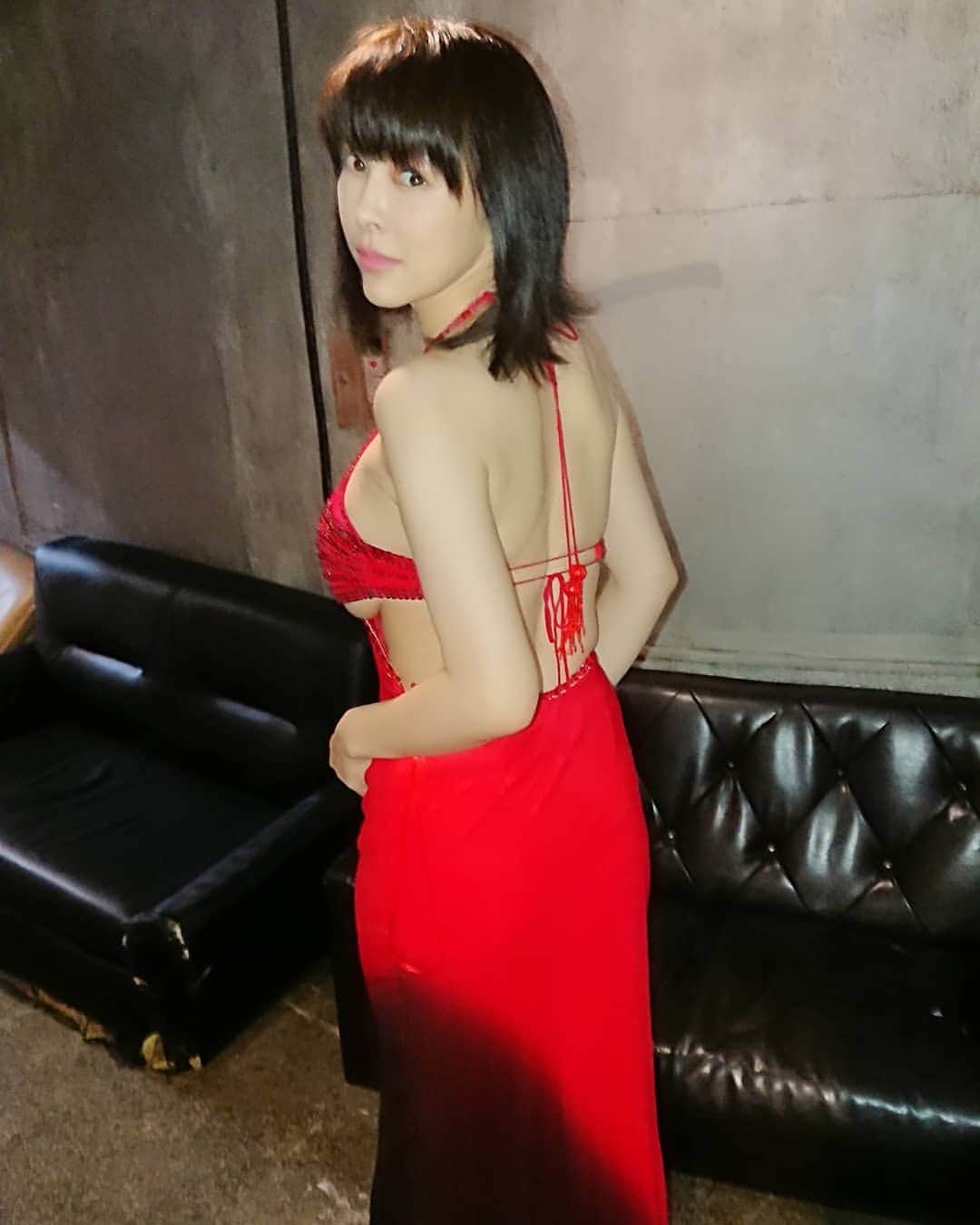 松坂南さんのインスタグラム写真 - (松坂南Instagram)「こちらは、バックショット✨  #現場オフショット  #dressup  #みなみんstyle」12月7日 10時52分 - minami_matsuzaka