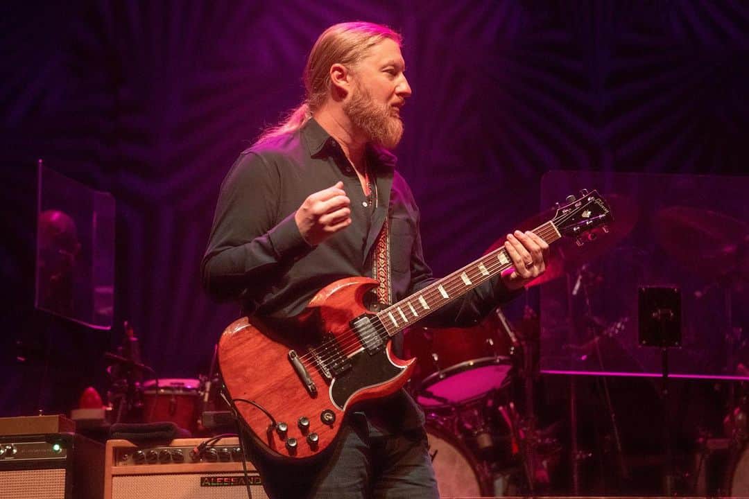 テデスキ・トラックス・バンドのインスタグラム：「One more Friday night in 2019. Night two set one at the Orpheum featuring the full "don't" suite: "Don't Know What It Means," "Don't Drift Away," Don't Keep Me Wondering." Photos by @mlowephoto.」