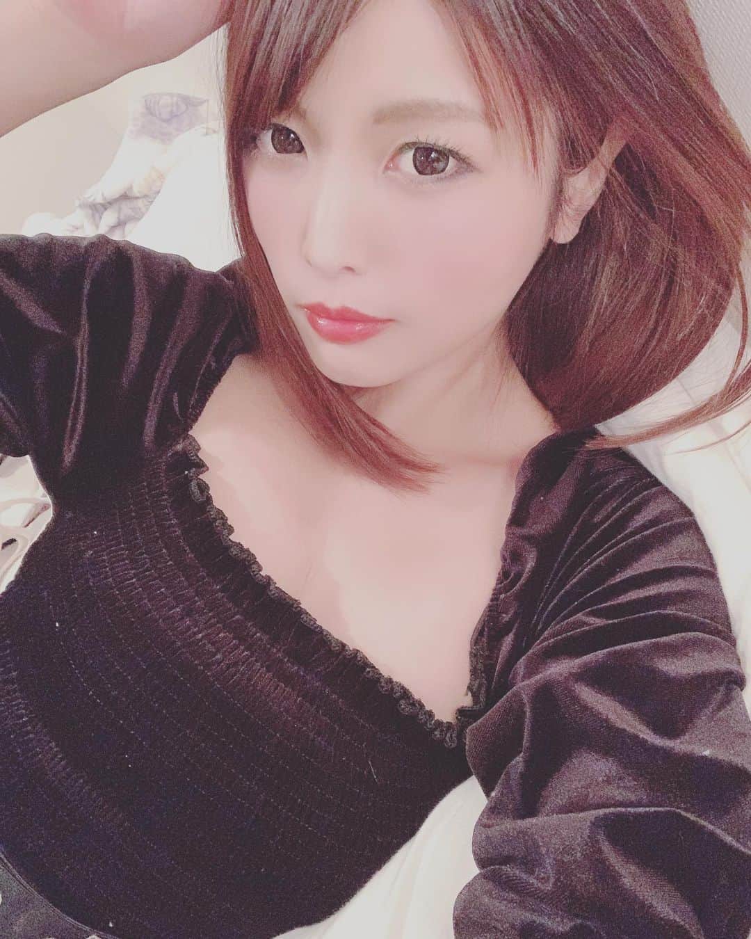 新村あかりのインスタグラム：「お洋服　@17kg_official」