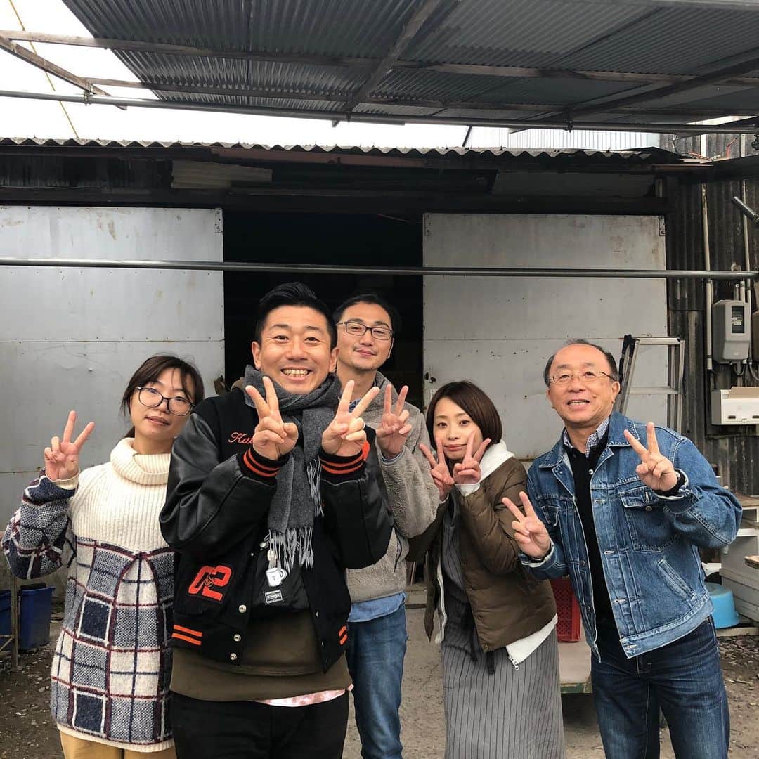のインスタグラム：「どーっぷり浸かる瀬戸市の魅力！！ 来年は、『Love It, Seto』もやりますっっ！  全身タトゥーの招き猫見た瞬間、言葉汚くても申し訳ないですが、 「くっっそ、かっっけー！！！」 と、言ってしまった！  本当は大きいのが欲しかったけど、これはまたいつか、、 小さいのをファーマシー @pharmacycoffeelab のお店に買ってきてるので、またよろしければお店でご確認ください👍  瀬戸窯元の翠窯-SUIYOU- @suiyou_2013 の穴山ご夫妻、そして、三木さん　@mikitetsu06 、素敵な素敵な一日をありがとうございました😊  #tdx #loveit #loveitseto #pharmacycoffeelab #suiyou #七○コーヒー　#ゲストハウスますきち」