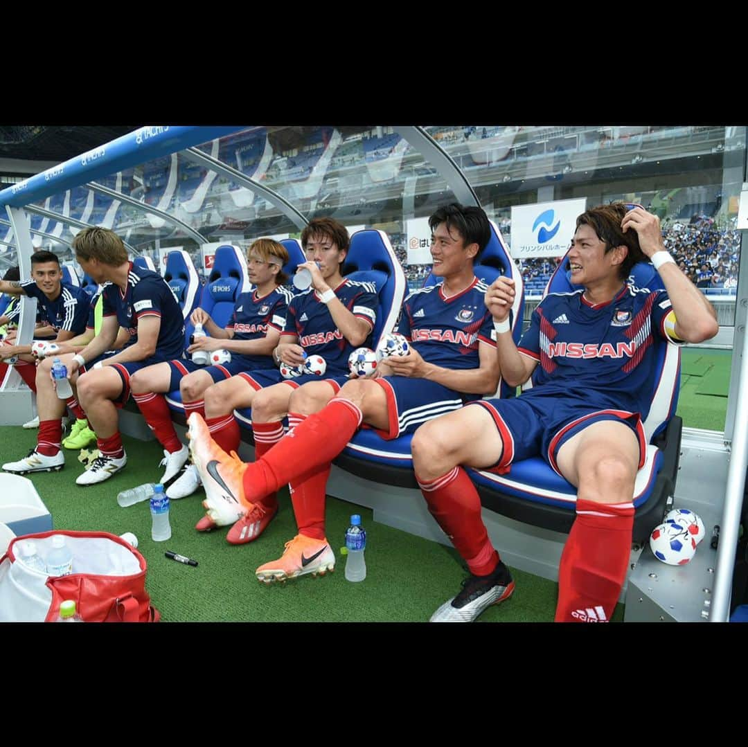 李忠成さんのインスタグラム写真 - (李忠成Instagram)「We are f-marinos family. Make a legend👑 #マリノスに関わる全ての人達へ　#💙　#⚽️ #jリーグ　#final ##yokohama #横浜fマリノス  #ファイナル」12月7日 11時46分 - tadanarilee_official