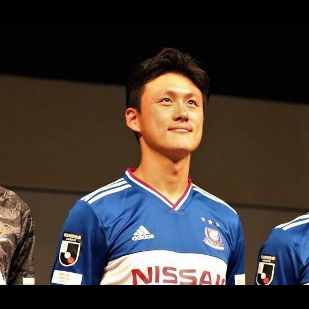 李忠成さんのインスタグラム写真 - (李忠成Instagram)「We are f-marinos family. Make a legend👑 #マリノスに関わる全ての人達へ　#💙　#⚽️ #jリーグ　#final ##yokohama #横浜fマリノス  #ファイナル」12月7日 11時46分 - tadanarilee_official