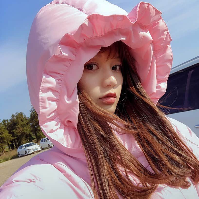 Chuuのインスタグラム：「눈이 내리네요⛄️ 추워져도 이쁨은 포기못해❤️ #chuuseoul」