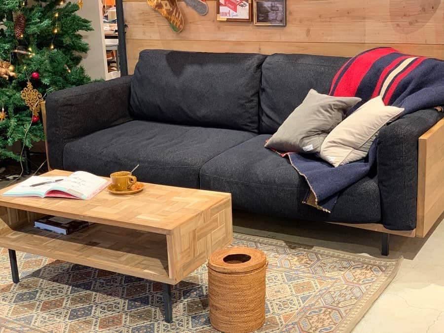 のインスタグラム：「Christmas is coming soon🎅🏻🎄 CORONADO SOFA TROY COFFEE TABLE GLENOAKS RUG  JOURNAL STANDARD FURNITURE JIYUGAOKA SHOP ⛄03-5731-9715」