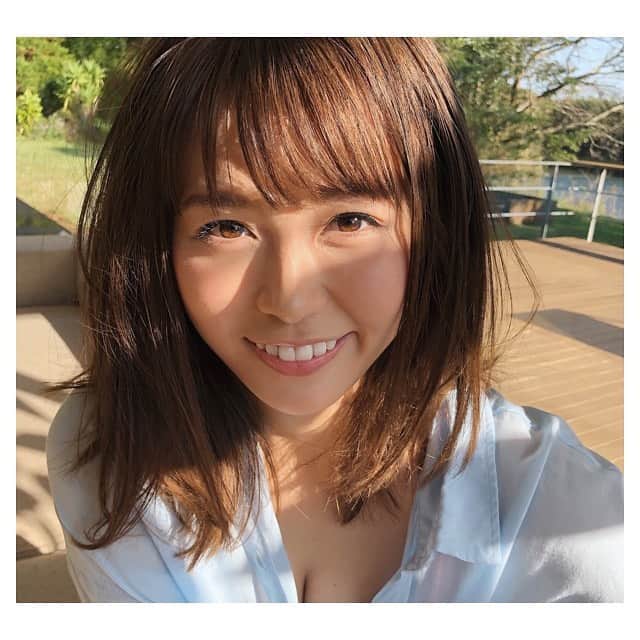 井口綾子さんのインスタグラム写真 - (井口綾子Instagram)「週刊FLASHもうゲットしてくれましたか？😳✨ 撮影当日の朝雨がどしゃ降りで外で撮影できないかなー、と思われてたんですけど、撮影始まった途端雨が止んで太陽が出てきて芝生がキラキラしてとっても綺麗だったな〜☺️ 今日も雨で雪予報も出ていて寒いのでみなさん防寒対策して体調にはお気をつけください☃️」12月7日 12時12分 - ayako_inokuchi