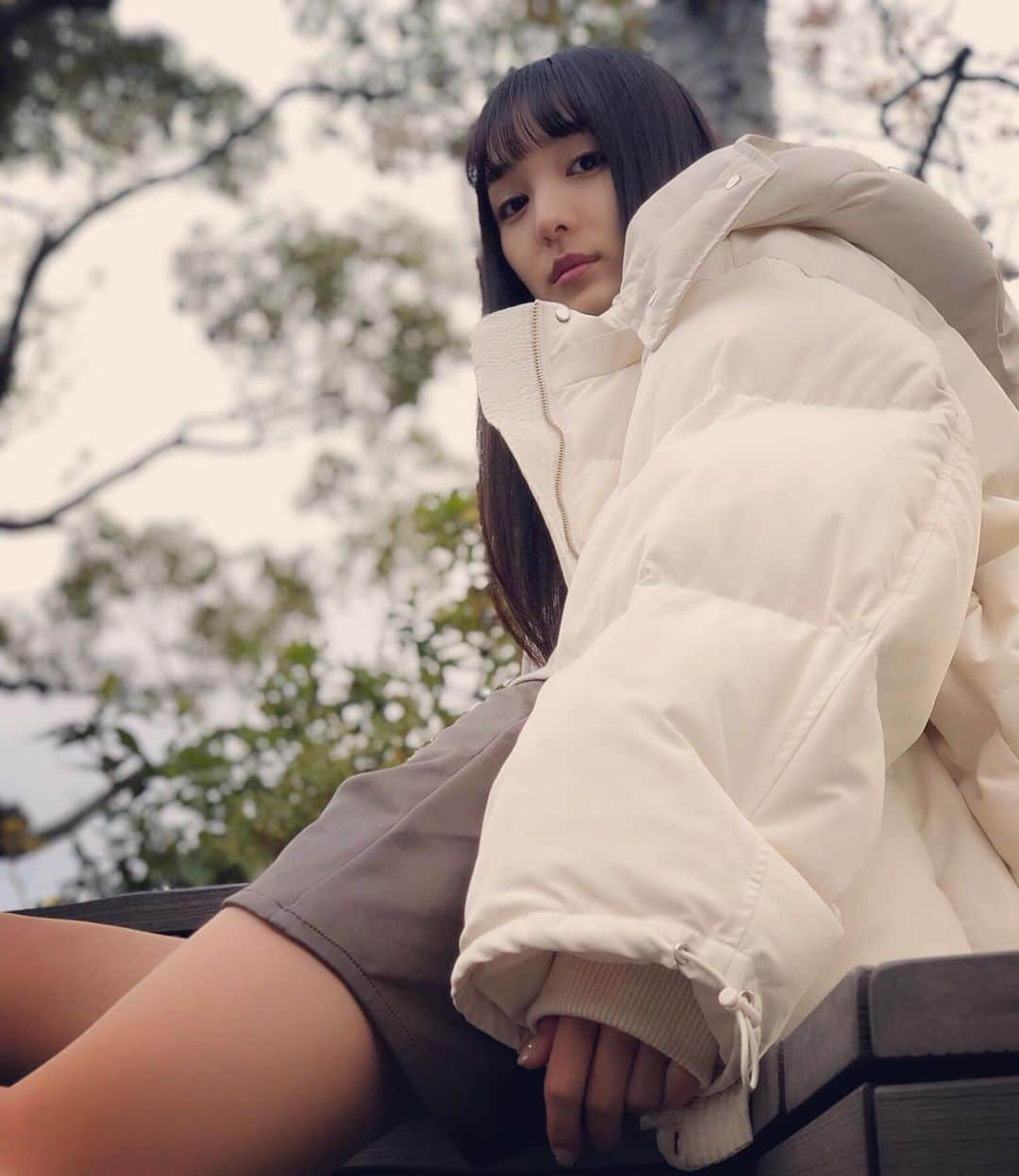 道江幸子さんのインスタグラム写真 - (道江幸子Instagram)「今日雪降るのかな…？❄️﻿ まだ降らないかな？﻿ 雪だるま作りたい☃️﻿ ﻿ ﻿ ﻿ ﻿ ﻿ ﻿ #初雪 #雪 #portrait #ポートレート #東急プラザ表参道原宿 #ダウンコート #ミニスカート #ミニスカ #上から #上から目線 #冬 #寒い #寒い日 #ポートレート撮影 #ポートレートモード #脚やせ #脚 #脚痩せ #脚フェチ #足元倶楽部 #生脚 #生足 #足 #足痩せ #太もも痩せ #太もも #ふともも #ふくらはぎ #white #白」12月7日 12時31分 - sachiko_michie