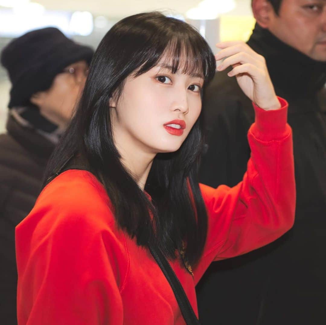 モモさんのインスタグラム写真 - (モモInstagram)「♡ [Fantaken] 191207 - Gimpo Airport heading to Japan -  #MOMO #트와이스 #모모 #平井もも #もも #TWICE ©️moingxtwice」12月7日 18時07分 - momojype