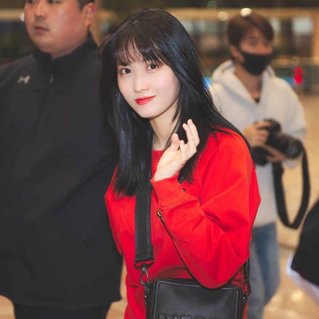 モモさんのインスタグラム写真 - (モモInstagram)「♡ [Fantaken] 191207 - Gimpo Airport heading to Japan -  #MOMO #트와이스 #모모 #平井もも #もも #TWICE ©️moingxtwice」12月7日 18時07分 - momojype