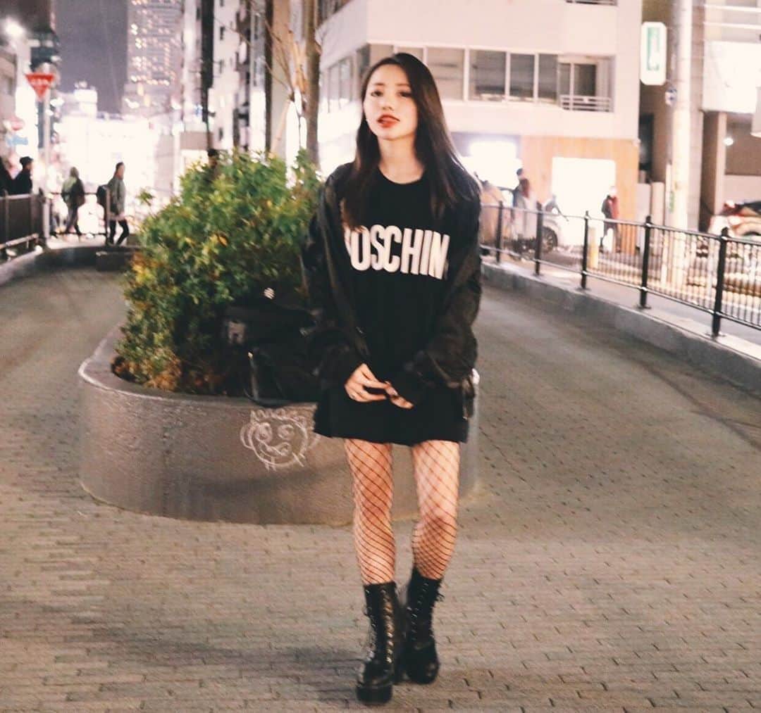 のインスタグラム：「Voorpret.  12月は寒いけどクリスマスまで頑張ろうね🎄  #YouTube更新しまくったよ #tb #outfit」