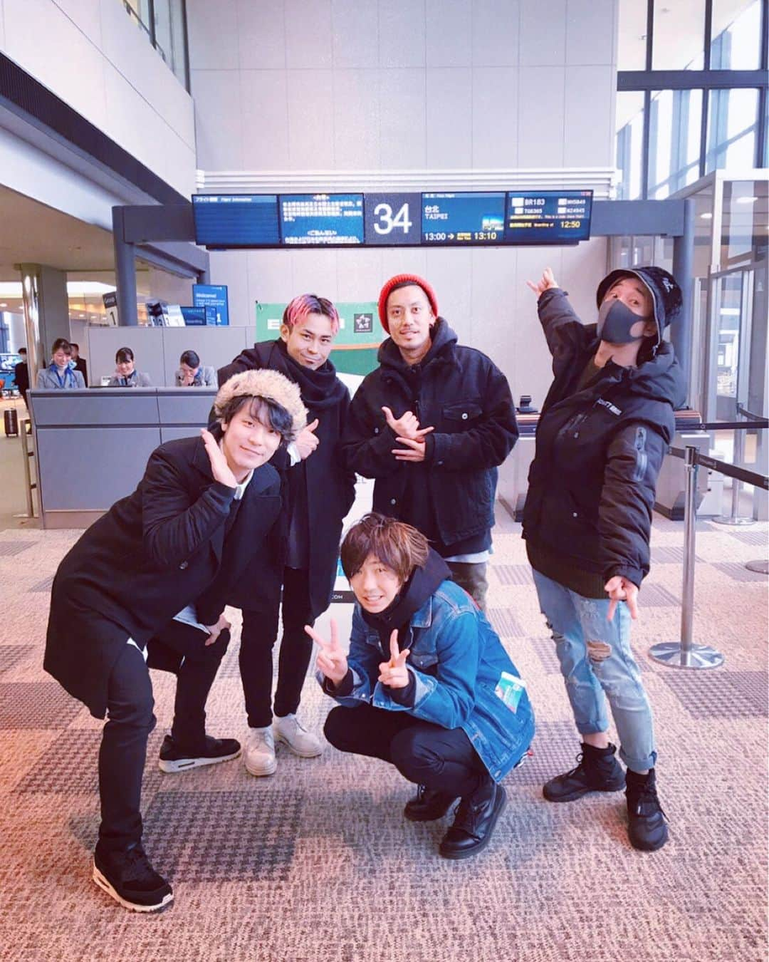 so-heyさんのインスタグラム写真 - (so-heyInstagram)「Heading to Taiwan  #ALLOFF #rookiezispunk'd #TAOYUAN #TAIWAN #IRONROSE」12月7日 12時49分 - alloffsohey