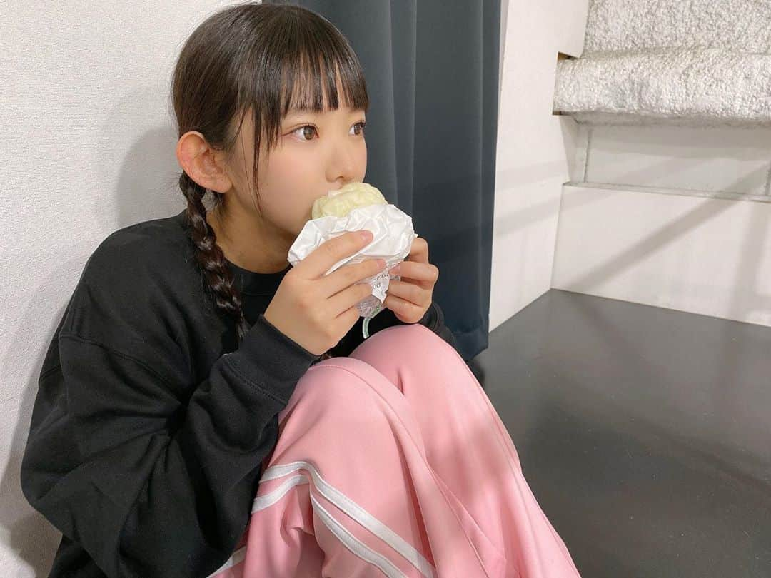 長澤茉里奈さんのインスタグラム写真 - (長澤茉里奈Instagram)「肉まんしか勝たん #肉まん  #豚まん #ファミマ」12月7日 12時49分 - marinanagasawa1008