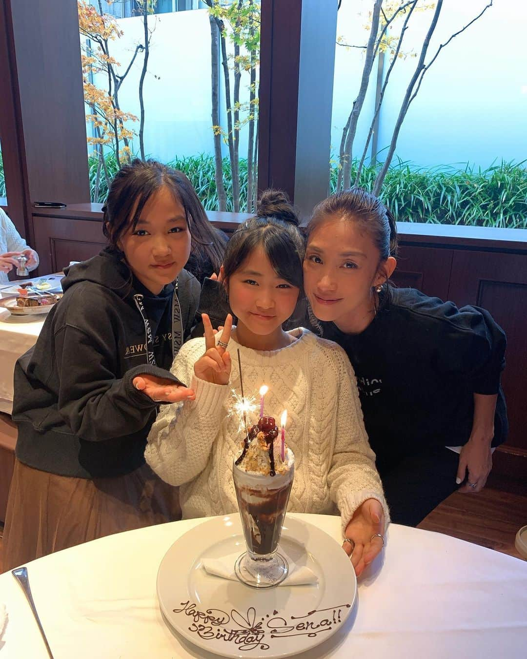 NANAさんのインスタグラム写真 - (NANAInstagram)「今日はまる子の15歳のお誕生日🎂🎁🎉 ☆ ୨୧ᕼᗩᑭᑭY ᗷIᖇTᕼᗞᗩY୨୧ ☆ まる子は模試も終わりひなせもテストが終わりみんな一段落🤗 ☆ 3人で都内に繰り出します🥳まる子がずっと楽しみにしていたJUMPショップにも💁🏽‍♀️ ☆ まる子が15歳だなんて本当に信じられないけど最近急激に大人っぽくなっていく姿に母ちゃんは嬉しいような寂しいような🥺まる子にはずっとちっちゃいままいて欲しいという勝手な願望w😅 ☆ とはいえ着実に大人の階段登ってるんだよね☺️ ☆ 我が家の中では1番口下手であんまり思ってる事も言うタイプじゃないし見てて心配な時期もあったけど、そんな心配なんのそのな位芯の強い良い悪いがちゃんと言える子に育ってくれて嬉しい☺🙌❤ ☆ その分損をする事も嫌な思いする事も沢山あると思うけど、生きていく上できちんと自分の意見を言えるって凄く大切な事。人に流されないでこれからもまる子らしく幸せな人生を歩んで行って欲しいな🥰母ちゃんいくらでも寄り添ってサポートしていきますよ😊💪 ☆ 今日はまる子が笑顔溢れる1日になりますよーに🙏🏻💕⤴︎ランチは贅沢にウルフギャングで肉😍幸せすぎる🥺 ☆ ☆ #娘の誕生日#誕生日#おめでとう#15歳#birthday#happybirthday#love#happy #ウルフギャング#ご馳走様でした」12月7日 13時20分 - nana1977hs