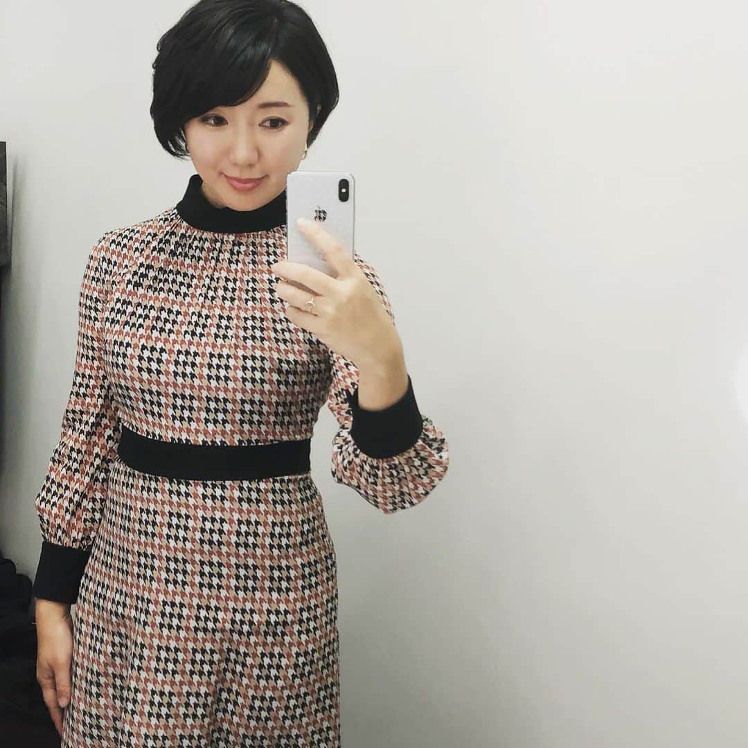 角田華子さんのインスタグラム写真 - (角田華子Instagram)「今日の #福岡ニュースファイルcube  #ワンピース #DAKS でした。 すっきり見えるお洋服、お借りしました。」12月7日 13時57分 - sumidahanako